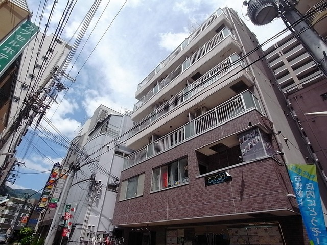 オーク＆パートナーズビルの外観