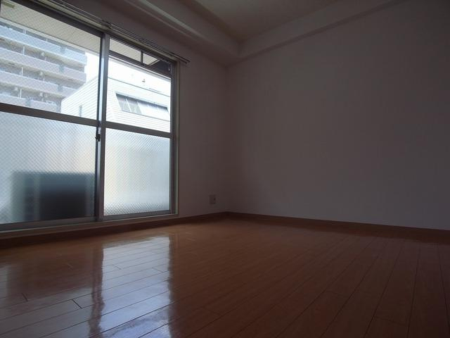 オーク＆パートナーズビルの居間・リビング