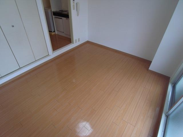 オーク＆パートナーズビルの居間・リビング