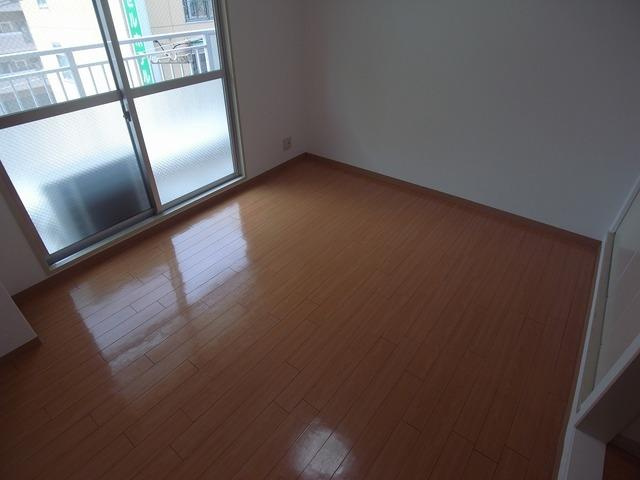 オーク＆パートナーズビルの居間・リビング