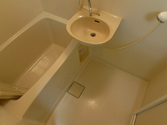 ヴィラ神戸3の浴室