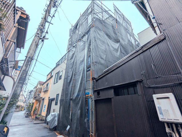 墨田区東向島１丁目の新築戸建の前面道路含む現地写真