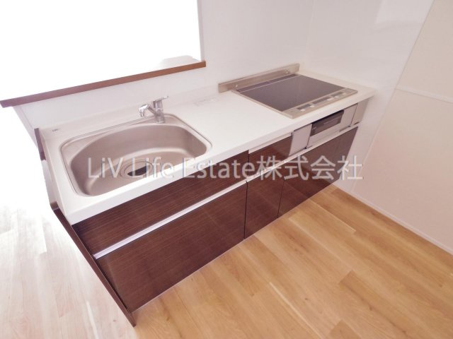 小平市学園東町のアパートのキッチン