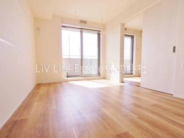 小平市学園東町のアパートの洋室