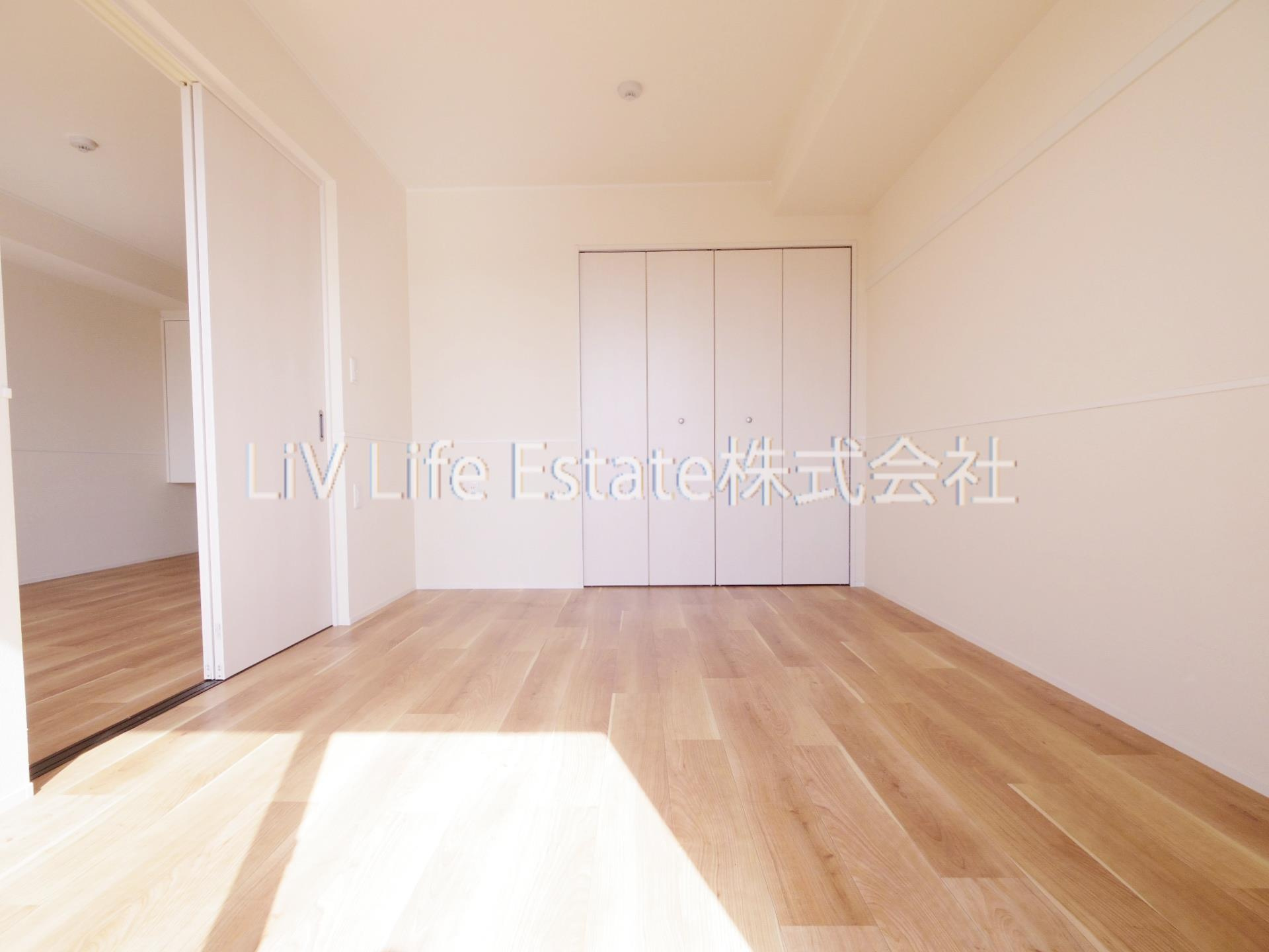 小平市学園東町のアパートの寝室