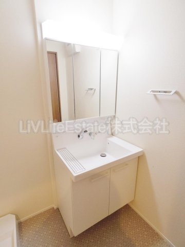 小平市学園東町のアパートの洗面所