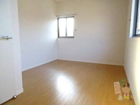 Ｍヴィラージュの居間・リビング|洋室