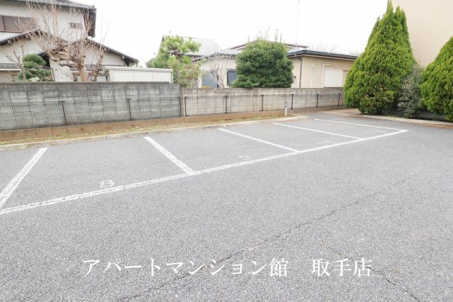 レオパレスウェルメードの駐車場