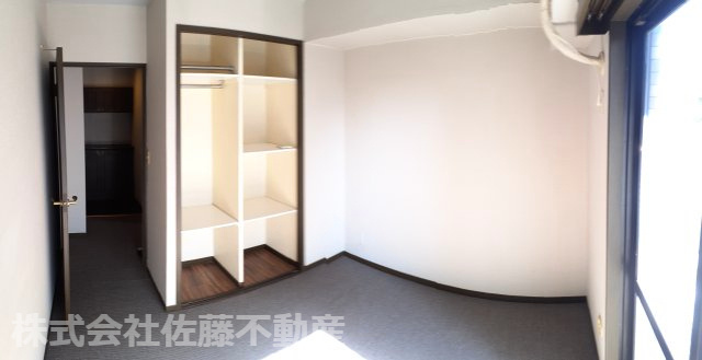 ライオンズマンション鴻巣駅東。『鴻巣駅』東口2分の4階のお部屋の洋室|2026年2月23日 10:00頃、スマートフォンのパノラマ機能で撮影。５帖の洋室です。