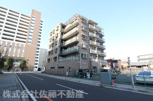 ライオンズマンション鴻巣駅東。『鴻巣駅』東口2分の4階のお部屋の外観|2026年2月23日 10:00頃撮影。マンションの東側から撮影した建物の外観です。