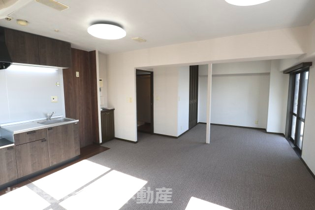 ライオンズマンション鴻巣駅東。『鴻巣駅』東口2分の4階のお部屋の居間・リビング|2026年2月23日 10:00頃撮影。LDKの写真です。