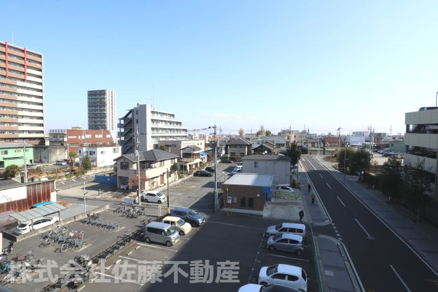ライオンズマンション鴻巣駅東。『鴻巣駅』東口2分の4階のお部屋の展望|2026年2月23日 10:00頃撮影。南側バルコニーから東方向に見た展望の写真です。