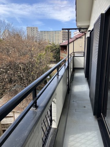 並木5丁目戸建のバルコニー|暖かな日差しのふりそそぐバルコニー