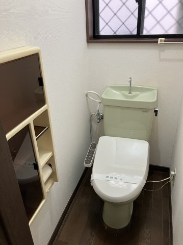 並木5丁目戸建のトイレ|ゆったりとした空間のトイレです