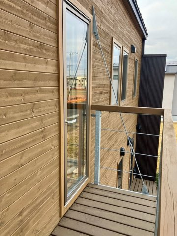 正連寺戸建のバルコニー|外からの目が気にならないバルコニーで洗濯物が干せます