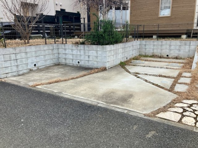 正連寺戸建の駐車場|駐車場完備です