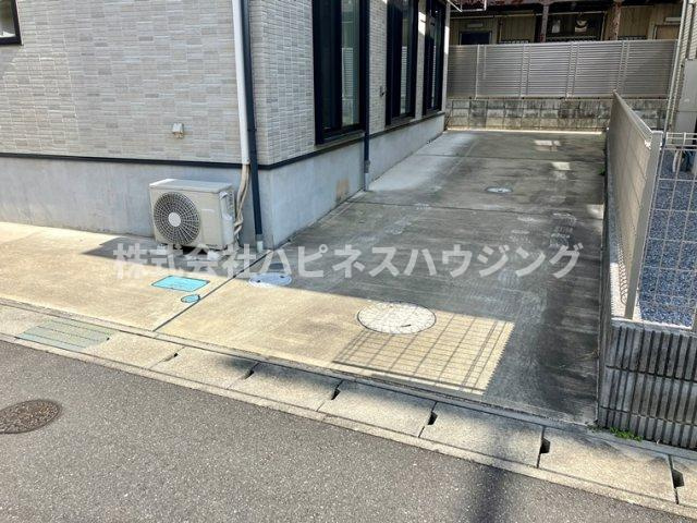 西町戸建の駐車場|駐車場に車を止められます