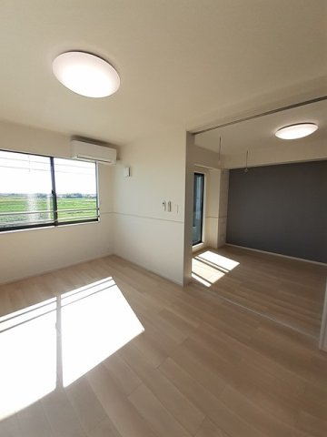 サンセットの居間・リビング|ゆったり過ごせる居間です