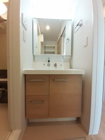 サンセットの洗面所|忙しい朝には欠かせない洗面所です