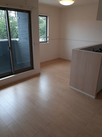 セレノパラッツオⅡの居間・リビング|ゆったりとした居間です