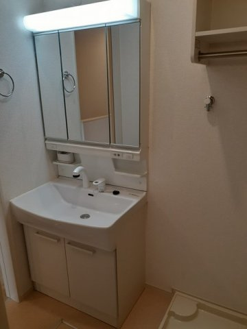 セレノパラッツオⅡの洗面所|明るい洗面所です