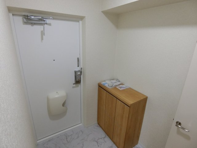 リポウズ淵野辺の玄関