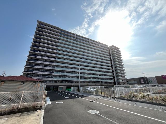 ヴェリテ金剛ルネクロスサイトの外観