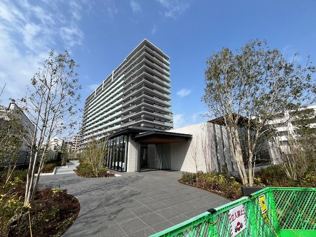 ヴェリテ金剛ルネクロスサイトのエントランス