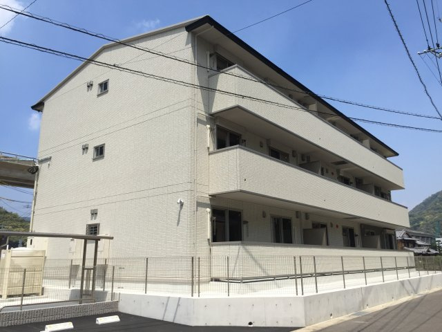 クリスタルコート平間の外観