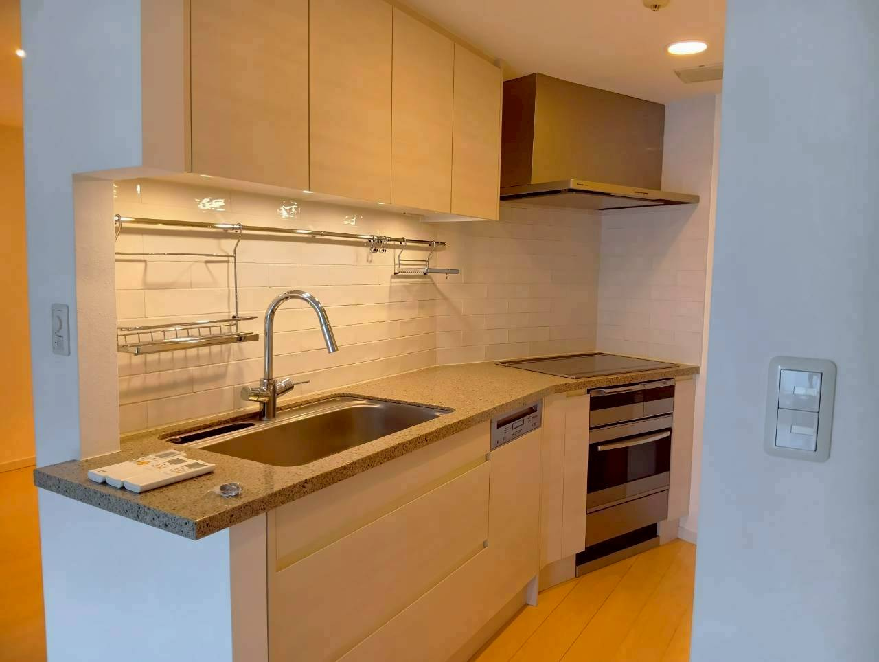 マンション広尾台7階　リノベーション済のキッチン|令和8年3月15日撮影