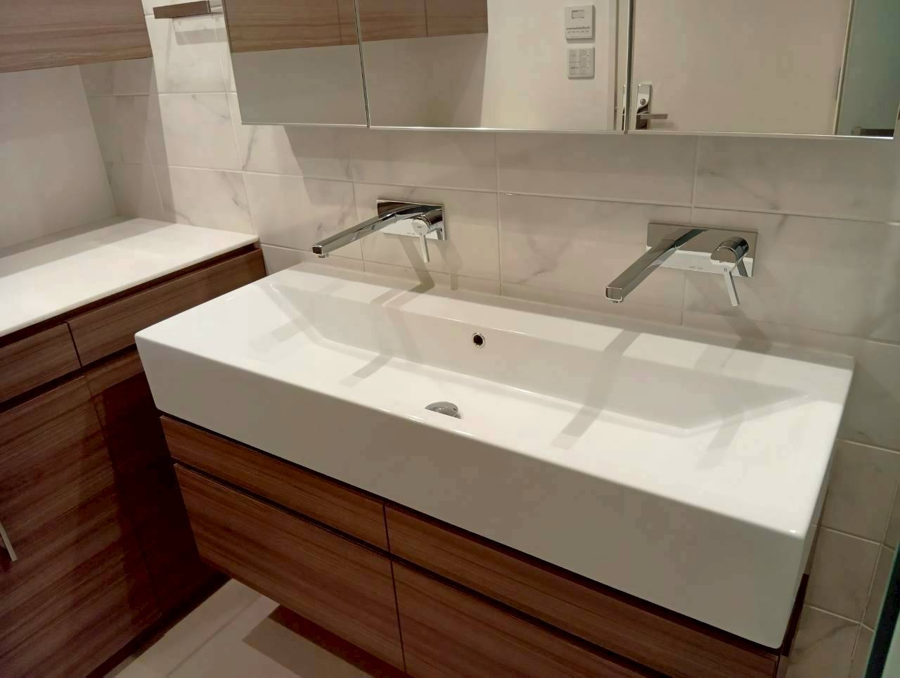 マンション広尾台7階　リノベーション済の独立洗面台|令和8年3月15日撮影