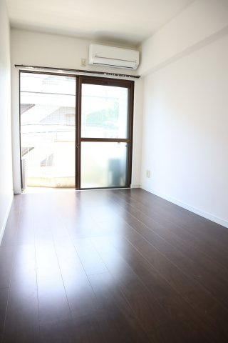 サンヒルズ中町の洋室|西側洋室6帖