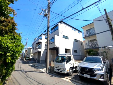 江戸川区平井７丁目の新築戸建の前面道路含む現地写真