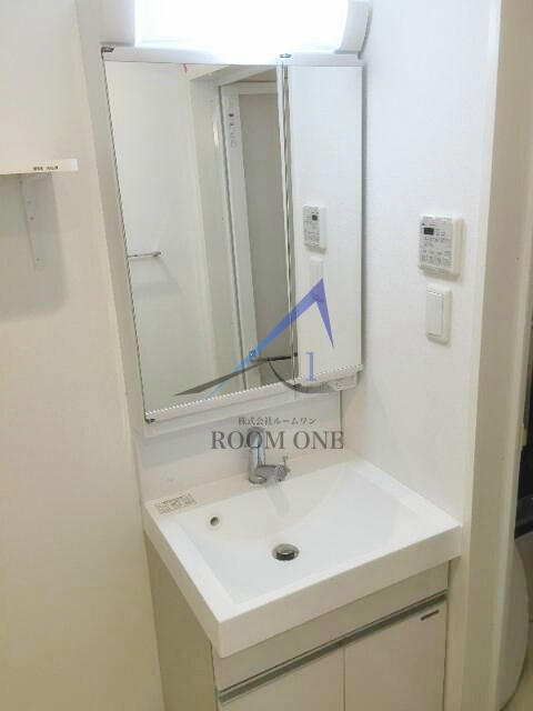 ＭＡＩＮＧＲＡＮＤＩＡ　ＡＳＡＫＵＳＡの居間・リビング|洗面台です。
