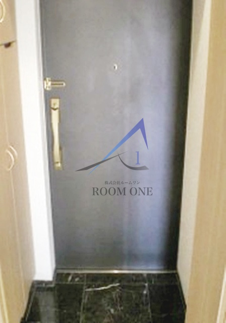 ルーブル都立家政参番館の玄関|玄関です。