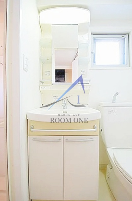 リクレイシア・コルテ川崎元木の洗面所|独立洗面台です。