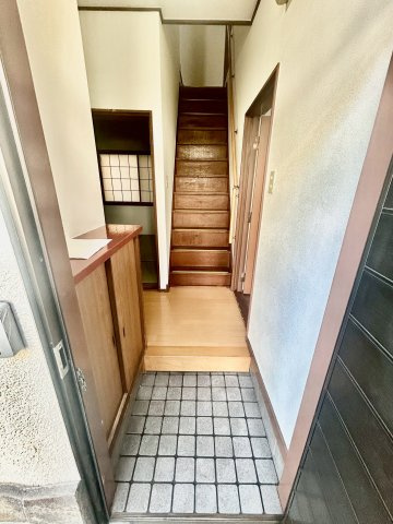 東大阪市若江南町３丁目一戸建の玄関