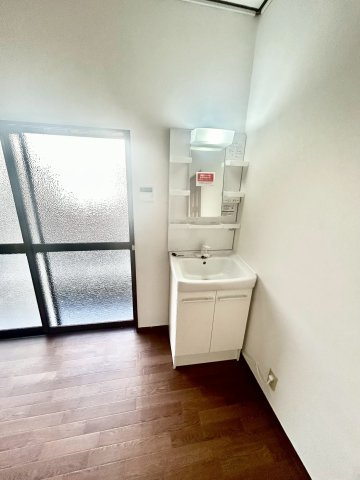 東大阪市若江南町３丁目一戸建の洗面所