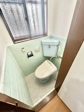 東大阪市若江南町３丁目一戸建のトイレ