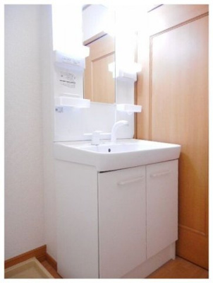 【洗面所】 | メゾン・ユーケイＡ | 忙しい朝には欠かせない洗面所です