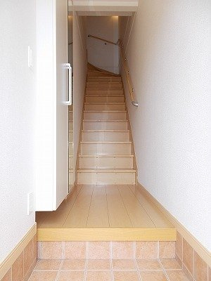 【玄関】 | ＢＯＷ | 収納もある玄関です