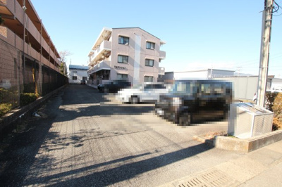 【駐車場】 | ＴＮマンションⅠ | 駐車場があるので、車を買う予定の方も安心です