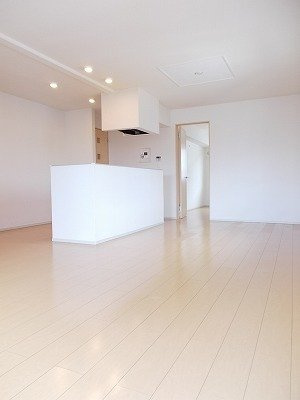 【内装】 | ビオーラ静 | 明るい色調の室内です