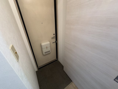 【玄関】 | ハウスアルベルティＢ | 収納もある玄関です