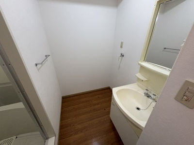 【洗面所】 | ハウスアルベルティＢ | スペースが確保できる洗面所です