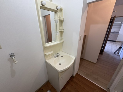 【独立洗面台】 | ハウスアルベルティＢ | 独立洗面台で身支度をすべて済ませてしまいましょう