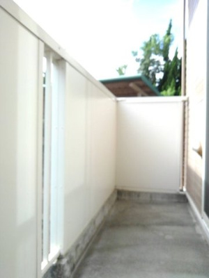 【バルコニー】 | ミレニアムコートＢ | 外からの目が気にならないバルコニーで洗濯物が干せます