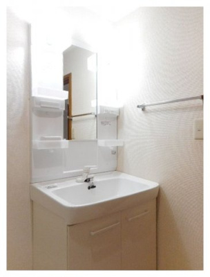 【洗面所】 | メゾンクレストＡ | 忙しい朝には欠かせない洗面所です