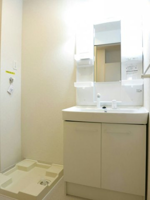 【洗面所】 | フィオーレＫ．Ｓ | 明るい洗面所です