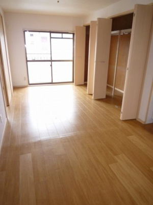 【居間・リビング】 | プリメーラ杉山 | ゆったり過ごせる居間です